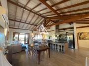 Casa com vista para o mar no centro histãrico de ilhabela