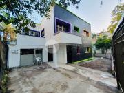 Casa Comercial Carlos Antunez/ Tobalaba