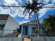 Casa Comercial com 1 vaga e 179.56m² para alugar por R$...