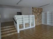 Casa comercial com aproximadamente 350 m², sendo loja e...