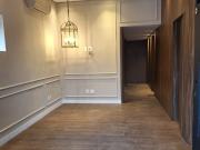 Casa comercial, com recepção, 05 salas, 03 garagem....