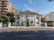 Casa Comercial con Diseño Moderno. Cerca Ines de Suarez