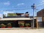 CASA COMERCIAL CON LOCALES