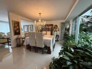 Casa comercial en arriendo sector Laureles con amplios...