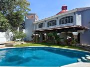 Casa comercial en venta en Av. Compositores