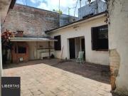 Casa comercial tÃrrea na Av. AparÃcio Borges bairro...