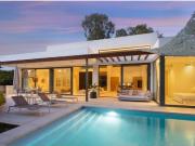 Casa completamente remodelada en la comunidad privada de...