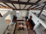 Casa con 10 dormitorios 4 baños c/ estacionamiento...