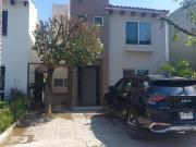 Casa con 127 m² de superficie de terreno y 3...