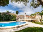 Casa con 1.019 m2 de terreno al canal ancho, sur 390m²...