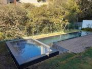 Casa con 1,240 m² superficie de construcción y 3...