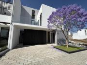 Casa con 200 m² superficie de terreno, 4 habitaciones en...