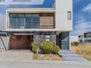 Casa con 241 m² superficie de terreno, 3 habitaciones en...