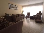 Casa con 276 m² de superficie de terreno y 5...