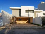 Casa con 288 m² superficie de terreno, 3 recámaras en...