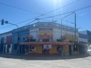 Casa con 2 locales en excelente ubicación