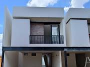 Casa con 2 recámaras y rooftop en real del mayab| Acepta...