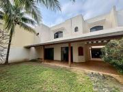 Casa con 300 m2 de superficie de terreno, 4 recámaras en...