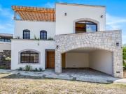 Casa con 333 m² superficie de terreno y 4 recámaras en...