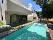 Casa con 345 m2 de terreno, 4 recámaras en venta en Cancún