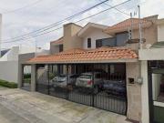 Casa con 350 m² de superficie de terreno y 5...