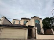 Casa con 384 m² superficie de terreno, 5 recámaras en...