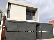 CASA CON 3 NIVELES Y 4 HABITACIONES VILLAMAGNA ID407