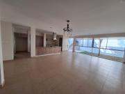 Casa con 3 Rec?maras con ba?o y vestidor, amplia cocina...