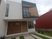 Casa nueva con 3 rec. con jardín Fracc. cdo. en...
