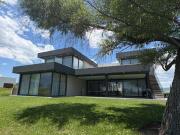 Casa con 1000 m² superficie de terreno, 3 recámaras en...