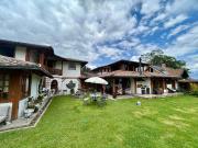 Casa con 4 dormitorios, 3 en planta baja con vista campo...