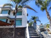 CASA CON 4 HABITACIONES Y TERRAZA CON JARDÍN