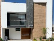 CASA CON 4 RECÁMARAS, 1 EN PLANTA BAJA EN LOMAS DE...