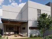 Casa con 4 recámaras, amenidades, cuarto de servicio...