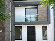 CASA CON 4 RECÁMARAS CLÚSTER CON ALBERCA EN LOMAS DE...
