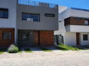 Casa con 4 recámaras de 165 m² terreno en venta, Parques...