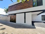 Casa con 4 Recamaras en Privada Cerca Walmart Avila Camacho