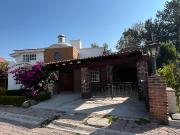 Casa con 4 recamaras, estudio, vigilancia, jardín,...