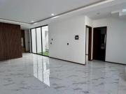 Casa con 4 recámaras, una en planta baja con baño, área...