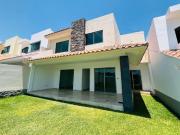 Casa con 4 recámaras y alberca al sur de Cuernavaca