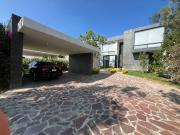 Casa con 4 Recamaras y Terraza Techada