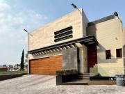 Casa con 538 m² de terreno, 4 recámaras, salón de juegos...