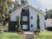 Casa con 5 departamentos modernos rentables en venta en...