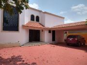 Casa con 5 recámaras y piscina en venta a precio por...
