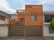 Casa con 996 m2 superficie de terreno y 3 recámaras en...