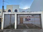 Casa con acabados actuales venta, libre de gravamen