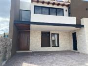 Casa con acabados de LUJO