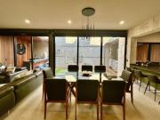 Casa con acabados de lujo en Altozano con más de 1.2 MDP...