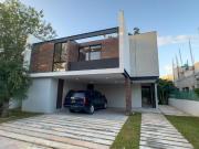 Casa con acabados de lujo en el Yucatán Country Club