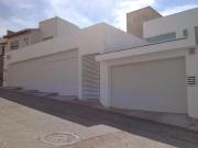 Casa con acabados de lujo en Venta en Milenio III,...